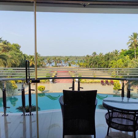 Lake Palace Trivandrum Vettutura Exteriér fotografie