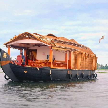 Lake Palace Trivandrum Vettutura Exteriér fotografie