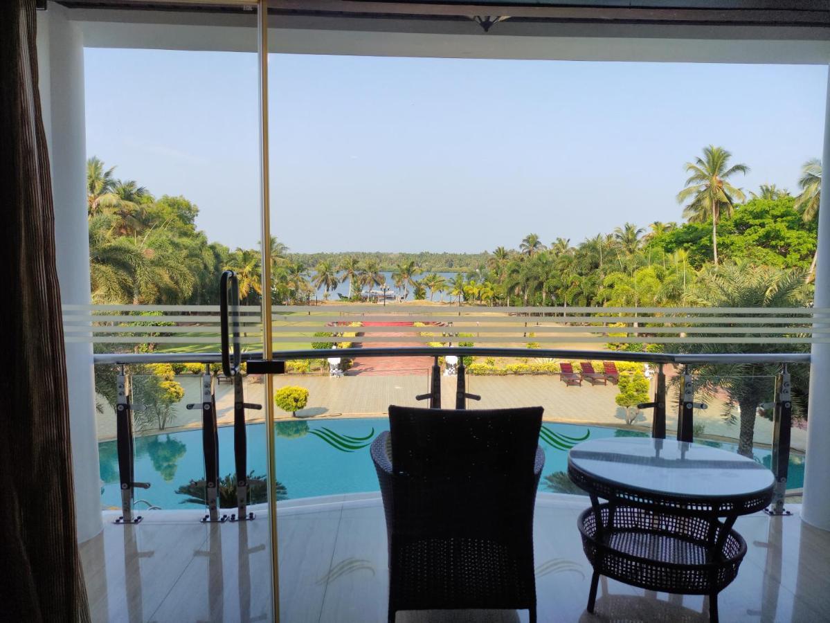 Lake Palace Trivandrum Vettutura Exteriér fotografie