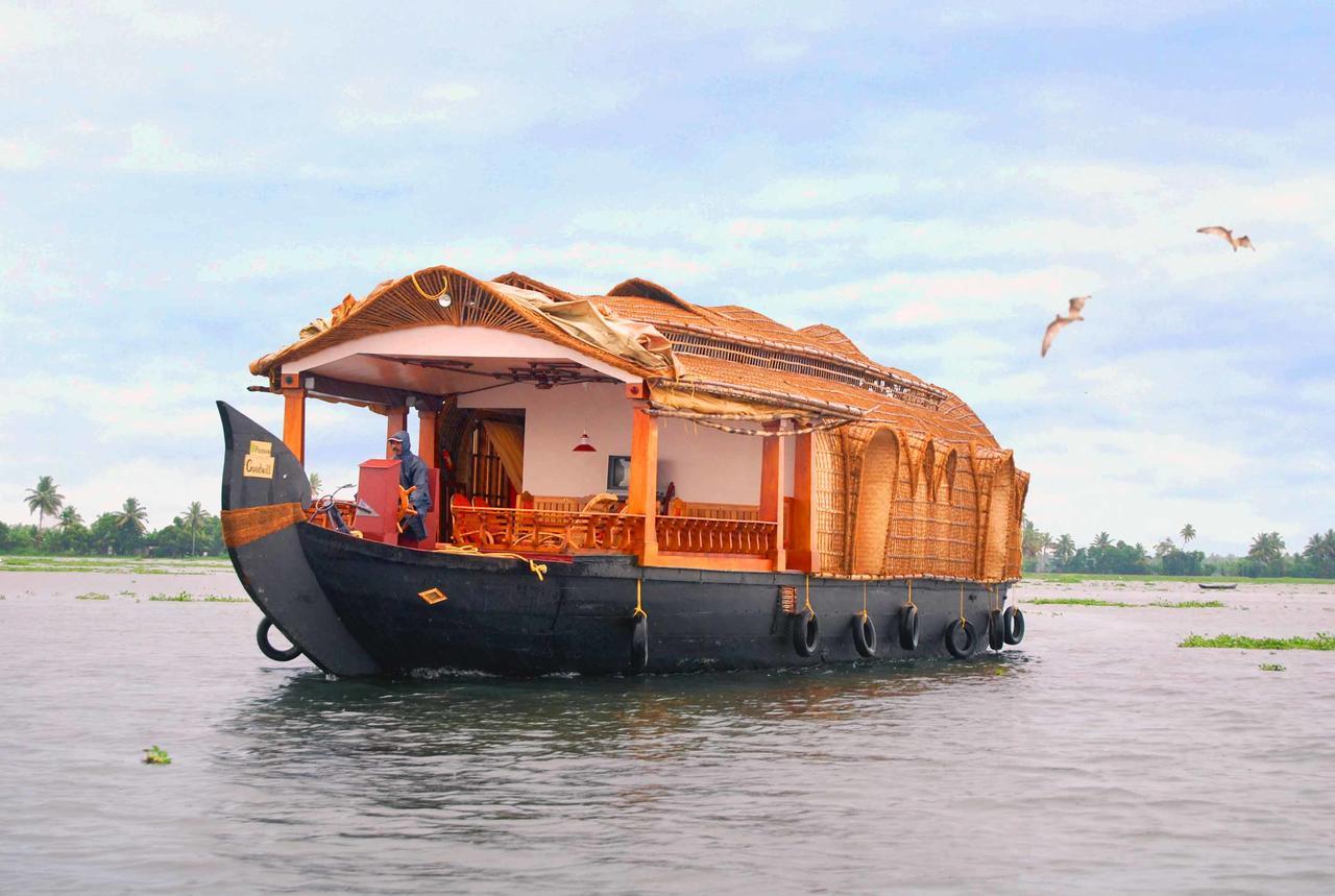 Lake Palace Trivandrum Vettutura Exteriér fotografie