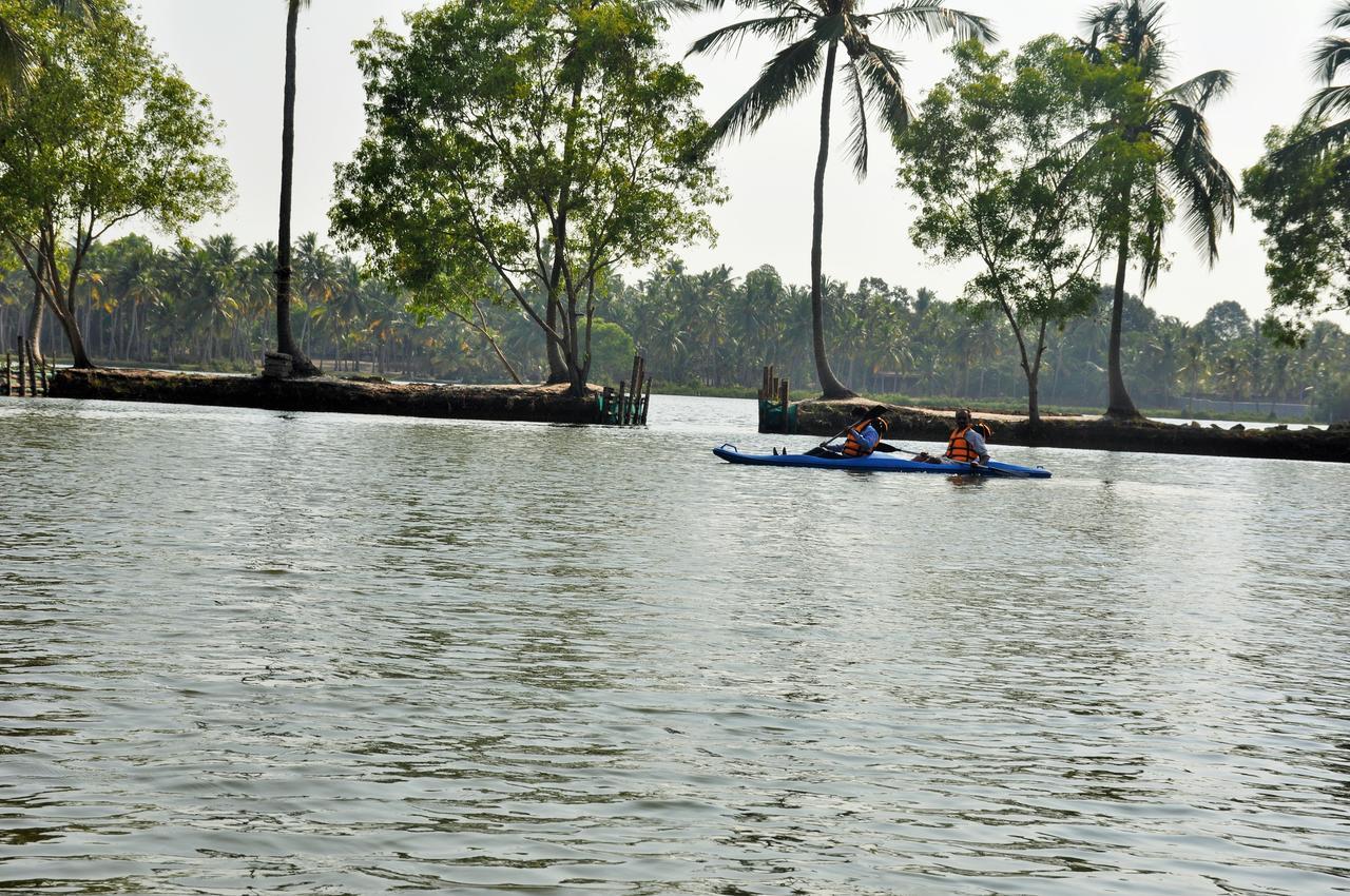 Lake Palace Trivandrum Vettutura Exteriér fotografie