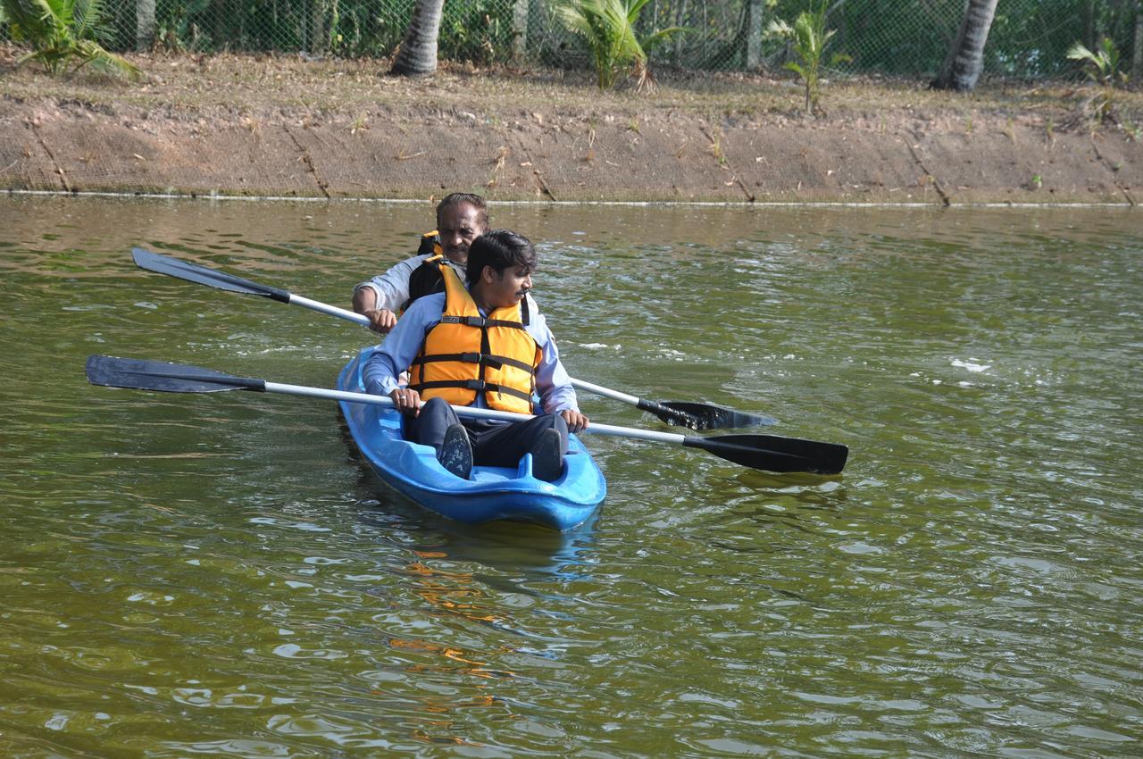 Lake Palace Trivandrum Vettutura Exteriér fotografie