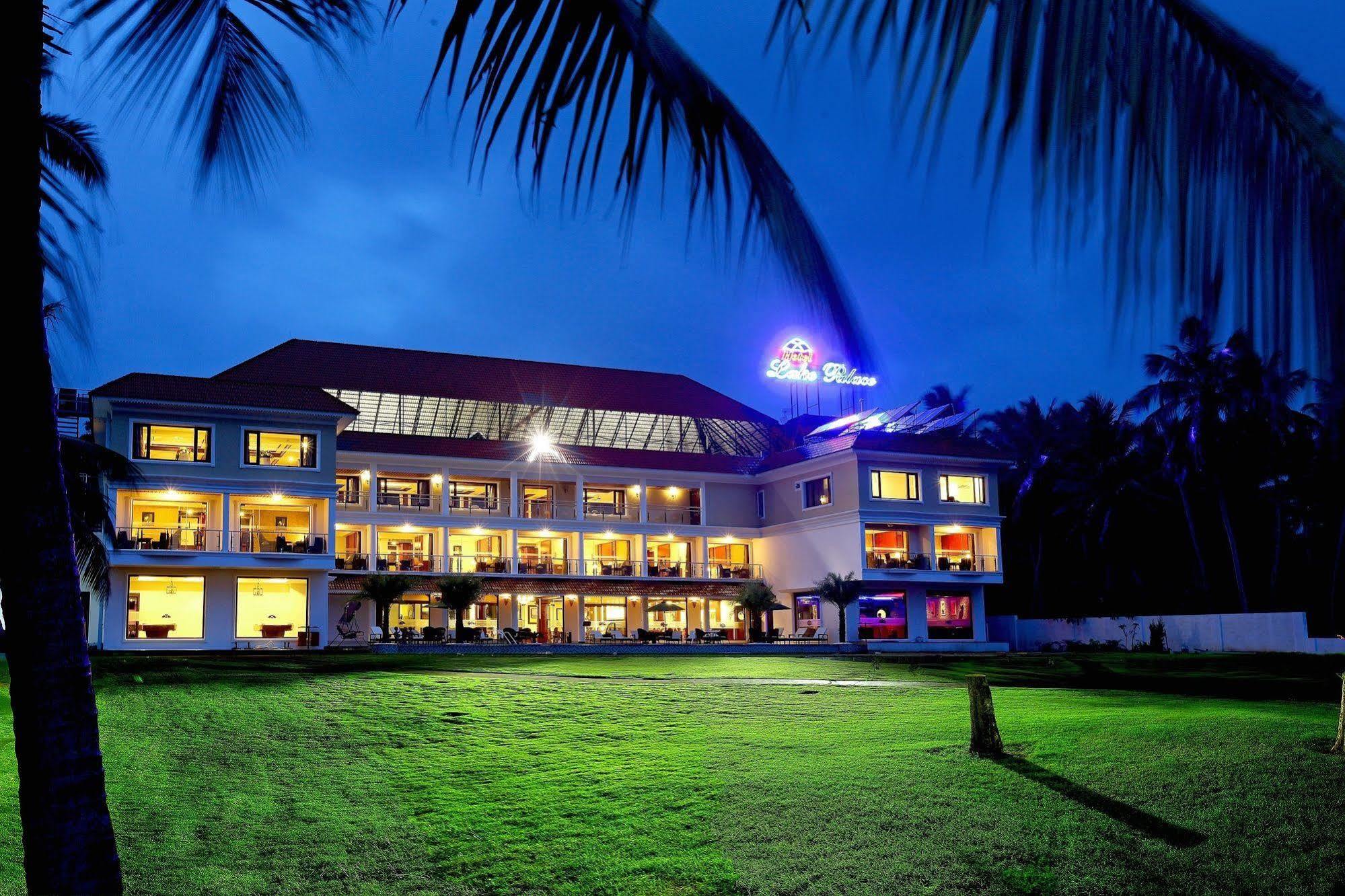 Lake Palace Trivandrum Vettutura Exteriér fotografie